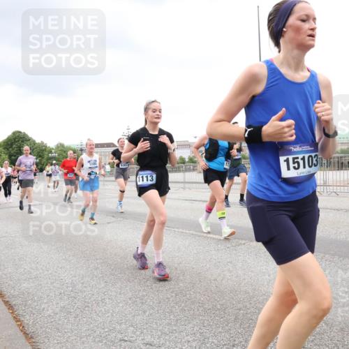 29.06.2025 - hella hamburg halbmarathon Lena Gebhardt http://msf.ph/oto/8311385 29.06.2025 10:56:30 Lombardsbrücke 2915, 5580, 9383, 613, 17, 1113, 15103, 2325, 5693, 1047, 1113, 1738, 1909, 2095, 2143, 2307, 2887, 2915, 2991, 3257, 3438, 3516, 3517, 3520, 3614, 3675, 3676, 3953, 3987, 4083, 4094, 4118, 4354, 4773, 4836, 5237, 5438, 5580, 5693, 5757, 5911, 5944, 6348, 6349, 6494, 6690, 6968, 7025, 7028, 7090, 7307, 7616, 7711, 8005, 8108, 8150, 8305, 8517, 8606, 8766, 8939, 8943, 9172, 9210, 9383, 9435, 9606, 9838, 9910, 9948, 9953, 10555, 10569, 10571, 10740, 10784, 10987 meine-sportfotos.de