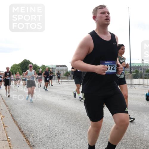 29.06.2025 - hella hamburg halbmarathon Lena Gebhardt http://msf.ph/oto/8311399 29.06.2025 10:22:00 Lombardsbrücke 16796, 19099, 72, 1003, 1072, 1158, 1191, 1250, 1294, 1419, 1668, 1958, 1963, 2009, 2063, 2172, 2315, 2353, 2514, 2529, 2744, 3050, 3172, 3458, 3606, 3768, 3770, 3995, 4046, 4289, 4366, 4375, 4376, 4697, 4970, 5122, 5412, 5641, 5759, 5957, 6086, 6475, 6676, 6805, 6881, 6977, 7075, 7162, 7612, 7672, 8286, 8431, 8715, 8860, 8884, 8896, 8954, 8959, 9002, 9062, 9369, 9483, 9532, 10874 meine-sportfotos.de