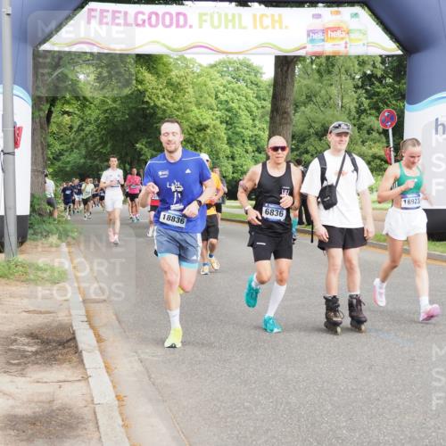 29.06.2025 - hella hamburg halbmarathon MichiJ http://msf.ph/oto/8311414 29.06.2025 10:36:04 Zwischen KM18-KM19 2442, 4377, 4601, 5915, 6081, 6836, 8916, 9213, 11519, 12534, 13007, 13672, 13948, 15894, 18836, 18923, 19181 meine-sportfotos.de