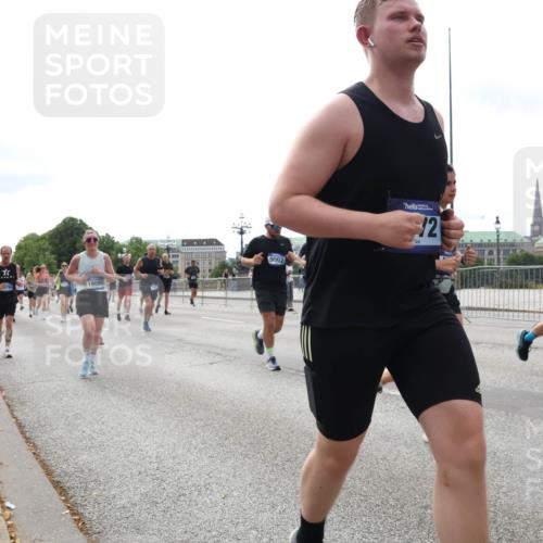 29.06.2025 - hella hamburg halbmarathon Lena Gebhardt http://msf.ph/oto/8311434 29.06.2025 10:22:00 Lombardsbrücke 19099, 9002, 12, 1003, 1072, 1158, 1191, 1250, 1294, 1419, 1668, 1958, 1963, 2009, 2063, 2172, 2315, 2353, 2514, 2529, 2744, 3050, 3172, 3458, 3606, 3768, 3770, 3995, 4046, 4289, 4366, 4375, 4376, 4697, 4970, 5122, 5412, 5641, 5759, 5957, 6086, 6475, 6676, 6805, 6881, 6977, 7075, 7162, 7612, 7672, 8286, 8431, 8715, 8860, 8884, 8896, 8954, 8959, 9002, 9062, 9369, 9483, 9532, 10874 meine-sportfotos.de