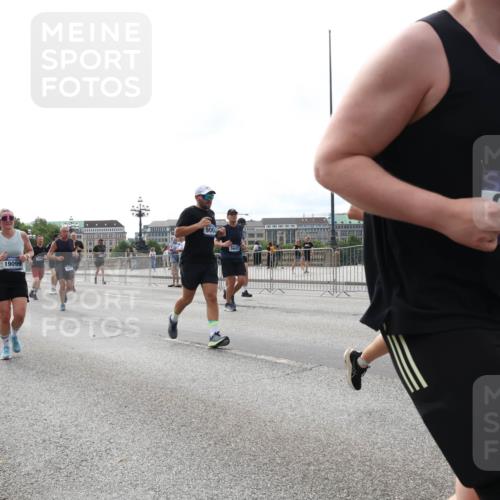 29.06.2025 - hella hamburg halbmarathon Lena Gebhardt http://msf.ph/oto/8311455 29.06.2025 10:22:01 Lombardsbrücke 16796, 19099, 900, 5641, 172, 1003, 1072, 1158, 1191, 1250, 1294, 1419, 1668, 1958, 1963, 2009, 2063, 2172, 2315, 2353, 2514, 2529, 2744, 3050, 3172, 3458, 3606, 3768, 3995, 4046, 4289, 4366, 4375, 4376, 4970, 5122, 5641, 5759, 5957, 6086, 6307, 6475, 6676, 6805, 6881, 6977, 7075, 7162, 7612, 7672, 8286, 8431, 8715, 8860, 8884, 8896, 8954, 8959, 9002, 9062, 9369, 9483, 10874 meine-sportfotos.de