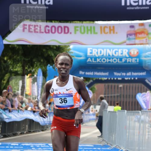 29.06.2025 - hella hamburg halbmarathon Strokosch-Dieckow http://msf.ph/oto/8311463 29.06.2025 10:11:55 Ziel 36 meine-sportfotos.de