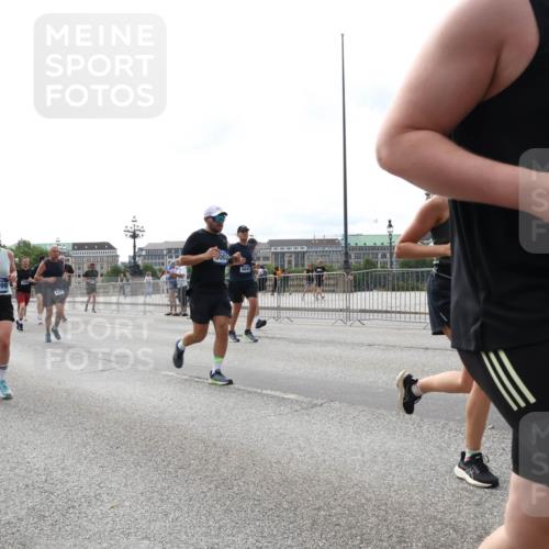 29.06.2025 - hella hamburg halbmarathon Lena Gebhardt http://msf.ph/oto/8311484 29.06.2025 10:22:01 Lombardsbrücke 16796, 19099, 5002, 5641, 172, 1003, 1072, 1158, 1191, 1250, 1294, 1419, 1668, 1958, 1963, 2009, 2063, 2172, 2315, 2353, 2514, 2529, 2744, 3050, 3172, 3458, 3606, 3768, 3995, 4046, 4289, 4366, 4375, 4376, 4970, 5122, 5641, 5759, 5957, 6086, 6307, 6475, 6676, 6805, 6881, 6977, 7075, 7162, 7612, 7672, 8286, 8431, 8715, 8860, 8884, 8896, 8954, 8959, 9002, 9062, 9369, 9483, 10874 meine-sportfotos.de