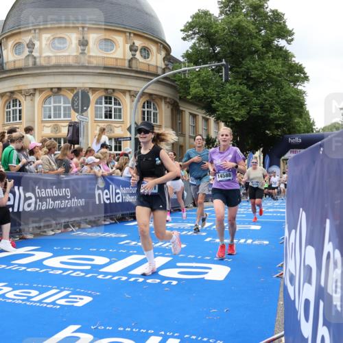 29.06.2025 - hella hamburg halbmarathon Strokosch-Dieckow http://msf.ph/oto/8311493 29.06.2025 10:57:07 Ziel 1387, 1485, 1877, 4167, 4261, 4299, 4940, 9577, 9884, 11143, 11590, 11612, 13691, 13750, 14139, 14408, 14588, 15110, 15664, 15726, 16909, 17617, 17660, 17993, 18208, 18719, 19091, 19184 meine-sportfotos.de