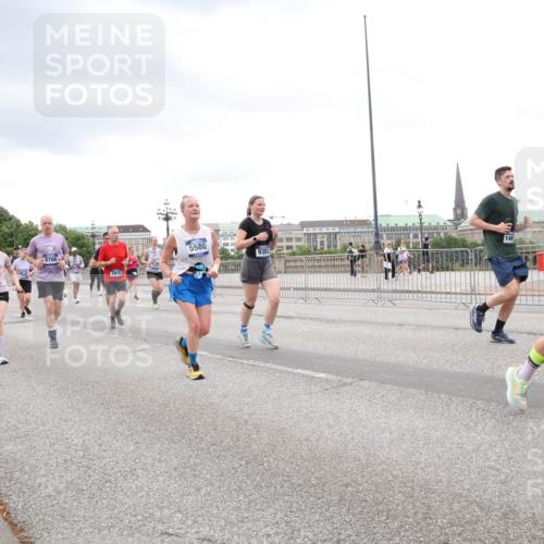 29.06.2025 - hella hamburg halbmarathon Lena Gebhardt http://msf.ph/oto/8311500 29.06.2025 10:56:31 Lombardsbrücke 9435, 17494, 18247, 8766, 2915, 5580, 9383, 1047, 1113, 1738, 1909, 2095, 2143, 2307, 2887, 2915, 2991, 3257, 3418, 3438, 3516, 3517, 3520, 3614, 3675, 3676, 3953, 3987, 4083, 4094, 4118, 4354, 4773, 4836, 5237, 5438, 5580, 5693, 5757, 5911, 5944, 6348, 6349, 6690, 6968, 7025, 7028, 7090, 7307, 7711, 8005, 8108, 8150, 8305, 8517, 8606, 8766, 8939, 8943, 9172, 9210, 9383, 9435, 9606, 9910, 9948, 9953, 10555, 10569, 10571, 10740, 10784, 10987 meine-sportfotos.de
