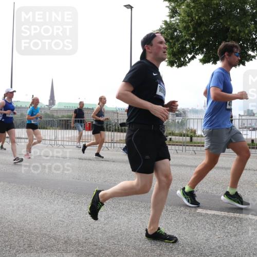 29.06.2025 - hella hamburg halbmarathon Lena Gebhardt http://msf.ph/oto/8311518 29.06.2025 10:37:18 Lombardsbrücke 14202, 1210, 47, 1022, 1118, 1253, 1276, 1337, 1339, 1488, 1490, 1597, 1819, 1952, 1954, 2016, 2031, 2072, 2104, 2272, 2480, 2486, 2552, 2640, 3127, 3165, 3633, 3714, 3873, 3895, 4097, 4347, 4733, 5146, 5171, 5186, 5224, 5538, 5560, 5640, 5786, 5790, 5940, 6172, 6359, 6584, 6804, 6821, 6955, 7085, 7124, 7202, 7235, 7544, 7707, 7773, 7777, 7823, 8007, 8257, 8258, 8315, 8758, 8811, 8843, 8936, 8937, 9054, 9055, 9524, 12123 meine-sportfotos.de