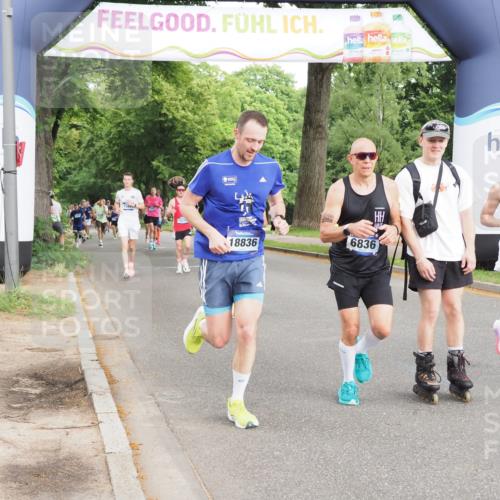 29.06.2025 - hella hamburg halbmarathon MichiJ http://msf.ph/oto/8311527 29.06.2025 10:36:04 Zwischen KM18-KM19 2442, 4377, 4601, 5915, 6081, 6836, 8916, 9213, 11519, 12534, 13007, 13672, 13948, 15894, 18836, 18923, 19181 meine-sportfotos.de