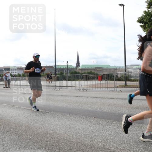 29.06.2025 - hella hamburg halbmarathon Lena Gebhardt http://msf.ph/oto/8311534 29.06.2025 10:22:01 Lombardsbrücke 99, 9002, 1003, 1072, 1158, 1191, 1250, 1294, 1419, 1668, 1958, 1963, 2009, 2063, 2172, 2315, 2353, 2514, 2529, 2744, 3050, 3172, 3458, 3606, 3768, 3995, 4046, 4289, 4366, 4375, 4376, 4970, 5122, 5641, 5759, 5957, 6086, 6307, 6475, 6676, 6805, 6881, 6977, 7075, 7162, 7612, 7672, 8286, 8431, 8715, 8860, 8884, 8896, 8954, 8959, 9002, 9062, 9369, 9483, 10874 meine-sportfotos.de
