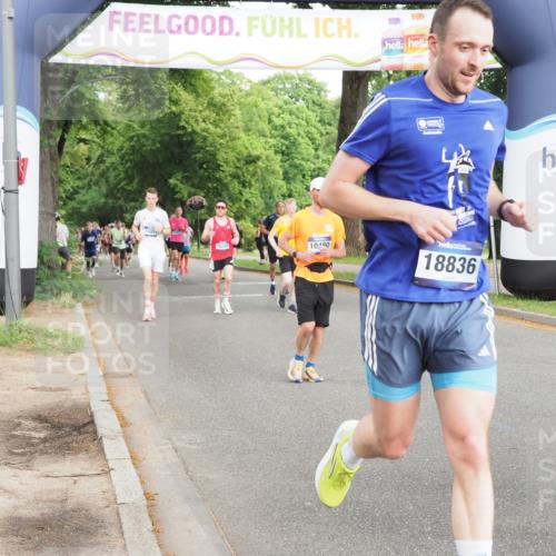29.06.2025 - hella hamburg halbmarathon MichiJ http://msf.ph/oto/8311586 29.06.2025 10:36:05 Zwischen KM18-KM19 2442, 4377, 5915, 6081, 6836, 8916, 9213, 10480, 11519, 12534, 13007, 13948, 15894, 18836, 18923, 19181 meine-sportfotos.de