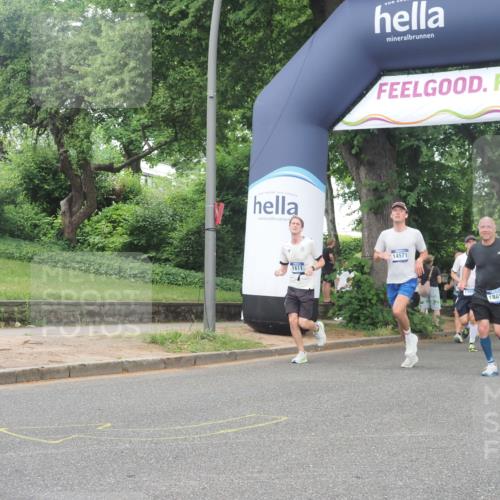 29.06.2025 - hella hamburg halbmarathon KatJ http://msf.ph/oto/8311599 29.06.2025 10:44:47 Zwischen KM18-KM19 1611, 2236, 6595, 7082 meine-sportfotos.de