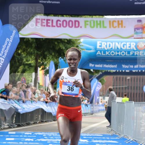 29.06.2025 - hella hamburg halbmarathon Strokosch-Dieckow http://msf.ph/oto/8311624 29.06.2025 10:11:55 Ziel 36 meine-sportfotos.de