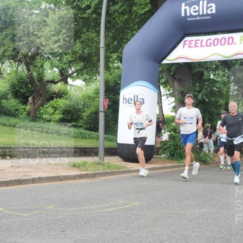 29.06.2025 - hella hamburg halbmarathon KatJ http://msf.ph/oto/8311634 29.06.2025 10:44:47 Zwischen KM18-KM19 1611, 2236, 6595, 7082 meine-sportfotos.de