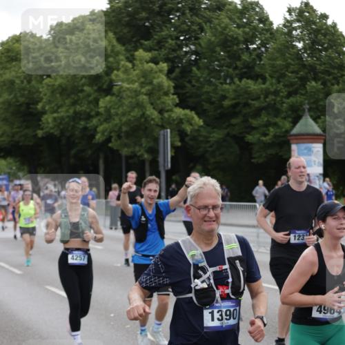 29.06.2025 - hella hamburg halbmarathon Jannik Wohlers http://msf.ph/oto/8311654 29.06.2025 10:38:30 Lombardsbrücke 56, 1232, 1390, 1451, 2524, 2534, 2693, 3307, 3745, 3927, 4257, 4320, 4410, 4964, 6062, 7263, 7849, 8367, 8583, 8747, 8783, 9455, 9708, 10072, 10554, 10604, 11059, 12028, 12072, 12722, 13060, 13922, 14557, 14558, 14856, 15755, 16181, 16346, 16388, 18050, 18504 meine-sportfotos.de