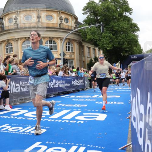 29.06.2025 - hella hamburg halbmarathon Strokosch-Dieckow http://msf.ph/oto/8311655 29.06.2025 10:57:08 Ziel 1387, 1485, 1877, 2676, 4167, 4261, 4940, 9577, 9884, 10383, 11143, 11590, 11612, 13691, 13750, 14139, 14408, 14588, 15110, 15664, 15726, 16909, 17617, 17660, 17848, 17993, 18208, 18719, 19184 meine-sportfotos.de