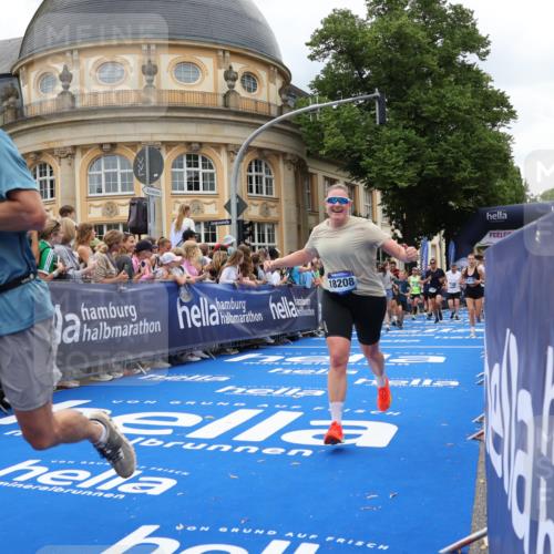 29.06.2025 - hella hamburg halbmarathon Strokosch-Dieckow http://msf.ph/oto/8311687 29.06.2025 10:57:09 Ziel 1387, 1877, 2676, 4167, 4261, 4940, 8585, 9577, 9884, 10383, 11143, 11590, 11612, 13691, 13750, 14139, 14408, 14588, 15110, 15229, 15664, 15726, 16909, 17617, 17660, 17848, 17993, 18208, 19184 meine-sportfotos.de