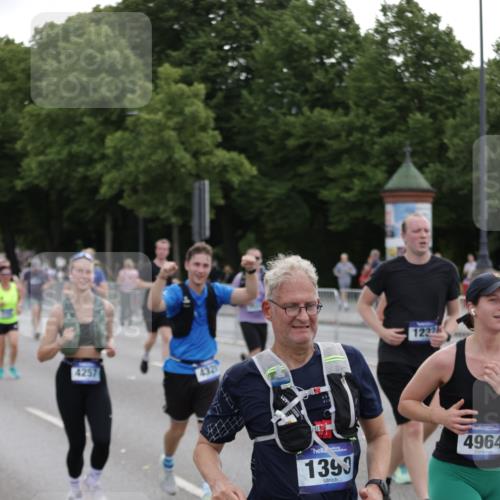 29.06.2025 - hella hamburg halbmarathon Jannik Wohlers http://msf.ph/oto/8311758 29.06.2025 10:38:31 Lombardsbrücke 1232, 1390, 1451, 2524, 2534, 2693, 3307, 3745, 3927, 4257, 4320, 4410, 4964, 6062, 6112, 7263, 8367, 8583, 8747, 8783, 9455, 9708, 9974, 9977, 10072, 10554, 10604, 11059, 12028, 12072, 12722, 13060, 13922, 14557, 14558, 14856, 15755, 16181, 16335, 16346, 16388, 18050, 18504 meine-sportfotos.de