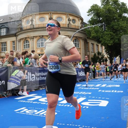 29.06.2025 - hella hamburg halbmarathon Strokosch-Dieckow http://msf.ph/oto/8311772 29.06.2025 10:57:09 Ziel 1387, 1877, 2676, 4167, 4261, 4940, 8585, 9577, 9884, 10383, 11143, 11590, 11612, 13691, 13750, 14139, 14408, 14588, 15110, 15229, 15664, 15726, 16909, 17617, 17660, 17848, 17993, 18208, 19184 meine-sportfotos.de