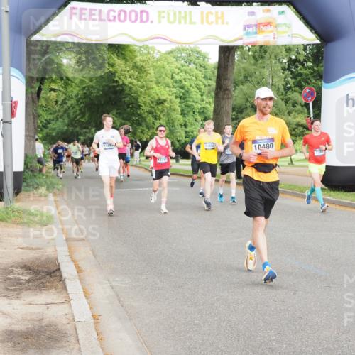 29.06.2025 - hella hamburg halbmarathon MichiJ http://msf.ph/oto/8311792 29.06.2025 10:36:06 Zwischen KM18-KM19 2442, 4377, 6081, 6836, 7367, 8216, 8916, 9213, 10480, 11519, 12534, 13007, 13450, 13948, 15894, 18836, 18923, 19181 meine-sportfotos.de