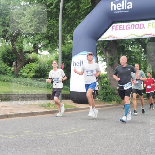 29.06.2025 - hella hamburg halbmarathon KatJ http://msf.ph/oto/8311848 29.06.2025 10:44:48 Zwischen KM18-KM19 1611, 2236, 6595, 7082 meine-sportfotos.de