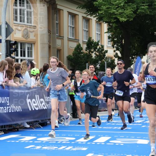 29.06.2025 - hella hamburg halbmarathon Strokosch-Dieckow http://msf.ph/oto/8311862 29.06.2025 10:57:11 Ziel 1387, 1877, 2417, 2676, 4167, 4261, 4940, 8585, 9577, 9884, 9934, 10383, 11590, 11612, 12014, 13691, 13750, 14139, 14408, 14588, 15110, 15229, 15664, 15726, 16625, 17617, 17660, 17779, 17848, 17993, 18208, 19184 meine-sportfotos.de