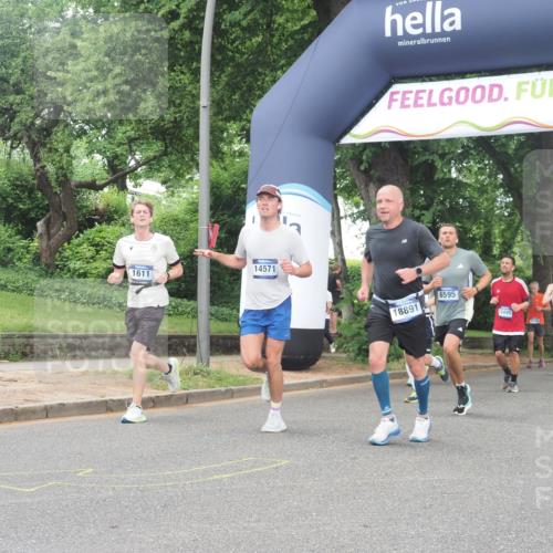 29.06.2025 - hella hamburg halbmarathon KatJ http://msf.ph/oto/8311873 29.06.2025 10:44:48 Zwischen KM18-KM19 1611, 2236, 6595, 7082 meine-sportfotos.de