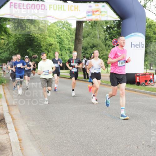 29.06.2025 - hella hamburg halbmarathon MichiJ http://msf.ph/oto/8311875 29.06.2025 10:36:11 Zwischen KM18-KM19 1892, 2340, 6836, 7367, 8216, 10480, 11961, 12149, 12747, 13450, 13570, 15857, 17743 meine-sportfotos.de