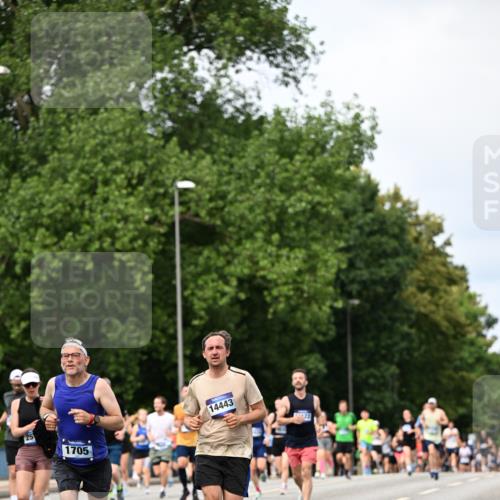 29.06.2025 - hella hamburg halbmarathon Dr. Thomas Lammeyer http://msf.ph/oto/8311877 29.06.2025 10:38:30 Kennedybrücke 1025, 1705, 1764, 1787, 2276, 2376, 2464, 2496, 2510, 2511, 2933, 3145, 3829, 4445, 4479, 4540, 4942, 5096, 5569, 5609, 5691, 6034, 6105, 6109, 6574, 6718, 6727, 6843, 7324, 7329, 7644, 8202, 8282, 8589, 9094, 9448, 9514, 10007, 10071, 10564, 10674, 11122, 11245, 11338, 11432 meine-sportfotos.de