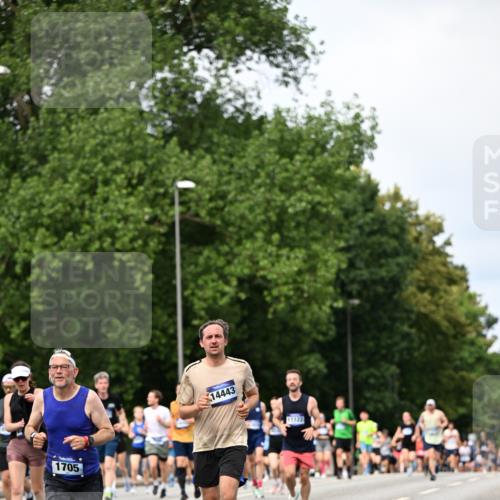29.06.2025 - hella hamburg halbmarathon Dr. Thomas Lammeyer http://msf.ph/oto/8311890 29.06.2025 10:38:30 Kennedybrücke 1025, 1705, 1764, 1787, 2276, 2376, 2464, 2496, 2510, 2511, 2933, 3145, 3829, 4445, 4479, 4540, 4942, 5096, 5569, 5609, 5691, 6034, 6105, 6109, 6574, 6718, 6727, 6843, 7324, 7329, 7644, 8202, 8282, 8589, 9094, 9448, 9514, 10007, 10071, 10564, 10674, 11122, 11245, 11338, 11432 meine-sportfotos.de