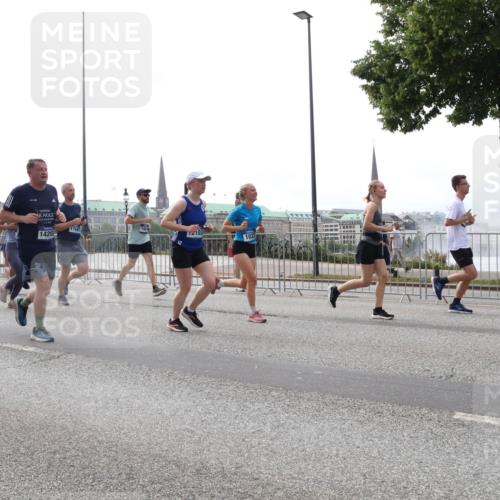 29.06.2025 - hella hamburg halbmarathon Lena Gebhardt http://msf.ph/oto/8311892 29.06.2025 10:37:19 Lombardsbrücke 4347, 1375, 14202, 17687, 103, 1022, 1022, 1118, 1253, 1276, 1337, 1339, 1488, 1490, 1597, 1819, 1952, 1954, 2016, 2031, 2072, 2104, 2272, 2480, 2486, 2640, 3127, 3165, 3633, 3714, 3873, 3895, 4097, 4347, 4733, 5146, 5171, 5186, 5224, 5538, 5560, 5640, 5786, 5790, 5940, 6172, 6359, 6584, 6804, 6821, 6955, 7085, 7124, 7202, 7235, 7544, 7707, 7777, 7823, 8007, 8257, 8258, 8315, 8758, 8811, 8843, 8936, 8937, 9054, 9055, 9524, 12123, 16680 meine-sportfotos.de