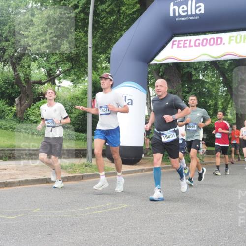 29.06.2025 - hella hamburg halbmarathon KatJ http://msf.ph/oto/8311896 29.06.2025 10:44:48 Zwischen KM18-KM19 1611, 2236, 6595, 7082 meine-sportfotos.de