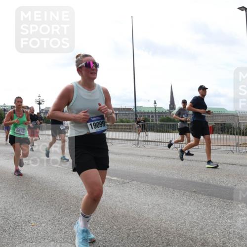 29.06.2025 - hella hamburg halbmarathon Lena Gebhardt http://msf.ph/oto/8311897 29.06.2025 10:22:02 Lombardsbrücke 796, 10167, 6676, 19099, 1003, 1072, 1158, 1191, 1250, 1294, 1419, 1668, 1958, 1963, 2009, 2022, 2063, 2172, 2315, 2353, 2514, 2529, 2744, 3050, 3172, 3458, 3606, 3768, 3995, 4046, 4113, 4114, 4289, 4366, 4375, 4376, 4829, 4970, 5122, 5641, 5759, 5957, 6086, 6307, 6475, 6676, 6805, 6881, 6977, 7075, 7162, 7612, 7672, 8286, 8431, 8715, 8860, 8884, 8896, 8954, 8959, 9002, 9062, 9369, 9483 meine-sportfotos.de