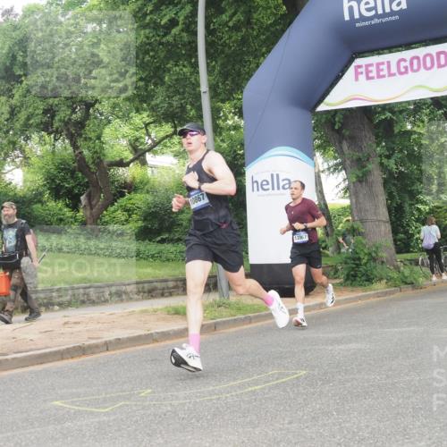 29.06.2025 - hella hamburg halbmarathon KatJ http://msf.ph/oto/8311911 29.06.2025 10:15:24 Zwischen KM18-KM19  meine-sportfotos.de