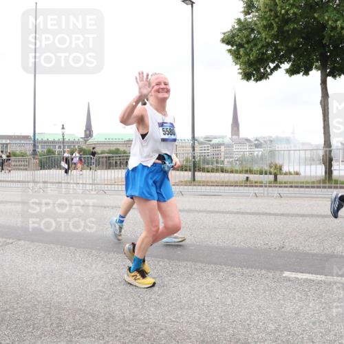 29.06.2025 - hella hamburg halbmarathon Lena Gebhardt http://msf.ph/oto/8311917 29.06.2025 10:56:33 Lombardsbrücke 2915, 5580, 1047, 1113, 1738, 1909, 2095, 2143, 2307, 2887, 2915, 2991, 3257, 3418, 3438, 3516, 3517, 3520, 3614, 3675, 3676, 3953, 3987, 4083, 4094, 4118, 4354, 4773, 4836, 5237, 5438, 5580, 5693, 5757, 5911, 5944, 6348, 6349, 6690, 6968, 7025, 7028, 7090, 7307, 7381, 7711, 8005, 8108, 8150, 8305, 8517, 8606, 8766, 8939, 8943, 9172, 9210, 9383, 9435, 9606, 9910, 9948, 9953, 10555, 10569, 10571, 10740, 10784, 10987 meine-sportfotos.de