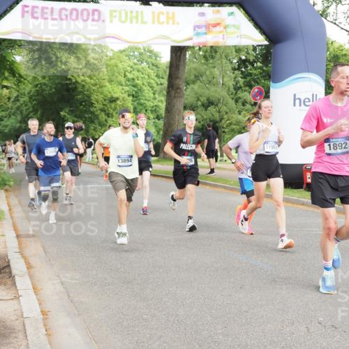 29.06.2025 - hella hamburg halbmarathon MichiJ http://msf.ph/oto/8312001 29.06.2025 10:36:12 Zwischen KM18-KM19 1892, 2340, 6836, 7367, 8216, 10480, 11961, 12149, 12747, 13450, 13570, 13894, 15857, 17743, 18206 meine-sportfotos.de