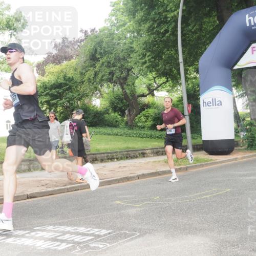 29.06.2025 - hella hamburg halbmarathon KatJ http://msf.ph/oto/8312132 29.06.2025 10:15:24 Zwischen KM18-KM19  meine-sportfotos.de