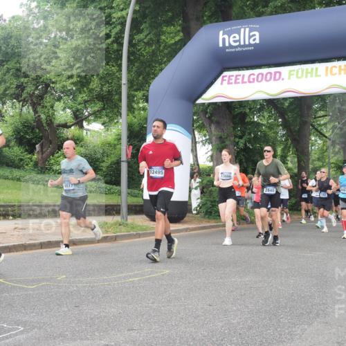 29.06.2025 - hella hamburg halbmarathon KatJ http://msf.ph/oto/8312135 29.06.2025 10:44:51 Zwischen KM18-KM19 1611, 2236, 2282, 2806, 2840, 6595, 7856 meine-sportfotos.de