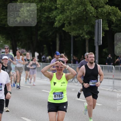 29.06.2025 - hella hamburg halbmarathon Jannik Wohlers http://msf.ph/oto/8312247 29.06.2025 10:38:34 Lombardsbrücke 1232, 1390, 1451, 2524, 2534, 3307, 3745, 3927, 4257, 4320, 4410, 4964, 6062, 6112, 6611, 7263, 7589, 8367, 8457, 8783, 9455, 9708, 9974, 9977, 10072, 10554, 10604, 10696, 11059, 12028, 12092, 12410, 12722, 13060, 13922, 14557, 14558, 14856, 16335, 16388, 16841, 16883, 17313, 18050, 18504 meine-sportfotos.de