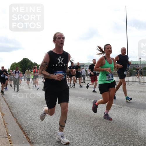 29.06.2025 - hella hamburg halbmarathon Lena Gebhardt http://msf.ph/oto/8312257 29.06.2025 10:22:03 Lombardsbrücke 1294, 6676, 1003, 1158, 1191, 1250, 1294, 1419, 1668, 1958, 1963, 2009, 2022, 2063, 2172, 2315, 2353, 2514, 2529, 2744, 3050, 3108, 3172, 3458, 3606, 3768, 3995, 4046, 4113, 4114, 4289, 4366, 4375, 4376, 4829, 4970, 5122, 5641, 5759, 5957, 6086, 6307, 6475, 6676, 6805, 6881, 6977, 7075, 7162, 7612, 7672, 8431, 8715, 8860, 8884, 8896, 8954, 8959, 9002, 9062, 9369 meine-sportfotos.de