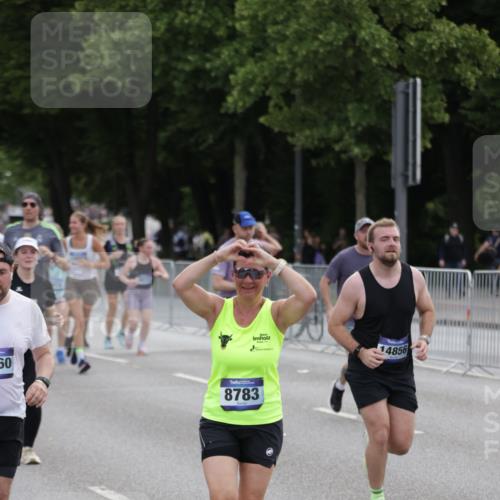 29.06.2025 - hella hamburg halbmarathon Jannik Wohlers http://msf.ph/oto/8312287 29.06.2025 10:38:34 Lombardsbrücke 1232, 1390, 1451, 2524, 2534, 3307, 3745, 3927, 4257, 4320, 4410, 4964, 6062, 6112, 6611, 7263, 7589, 8367, 8457, 8783, 9455, 9708, 9974, 9977, 10072, 10554, 10604, 10696, 11059, 12028, 12092, 12410, 12722, 13060, 13922, 14557, 14558, 14856, 16335, 16388, 16841, 16883, 17313, 18050, 18504 meine-sportfotos.de