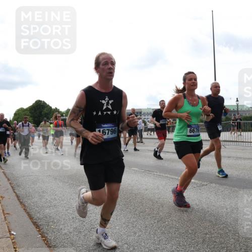 29.06.2025 - hella hamburg halbmarathon Lena Gebhardt http://msf.ph/oto/8312297 29.06.2025 10:22:03 Lombardsbrücke 1294, 16796, 1405, 6676, 1003, 1158, 1191, 1250, 1294, 1419, 1668, 1958, 1963, 2009, 2022, 2063, 2172, 2315, 2353, 2514, 2529, 2744, 3050, 3108, 3172, 3458, 3606, 3768, 3995, 4046, 4113, 4114, 4289, 4366, 4375, 4376, 4829, 4970, 5122, 5641, 5759, 5957, 6086, 6307, 6475, 6676, 6805, 6881, 6977, 7075, 7162, 7612, 7672, 8431, 8715, 8860, 8884, 8896, 8954, 8959, 9002, 9062, 9369 meine-sportfotos.de