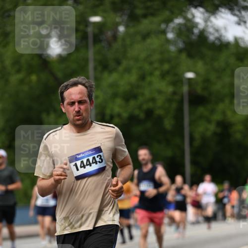 29.06.2025 - hella hamburg halbmarathon Dr. Thomas Lammeyer http://msf.ph/oto/8312298 29.06.2025 10:38:34 Kennedybrücke 1025, 1705, 1787, 2276, 2376, 2464, 2496, 2510, 2511, 2801, 3145, 3829, 4479, 4540, 4942, 5609, 6034, 6105, 6109, 6574, 6718, 6727, 6843, 7324, 7329, 7644, 8021, 8202, 8282, 8589, 9094, 9379, 9448, 9514, 10007, 10564, 10674, 11122, 11245, 11432 meine-sportfotos.de