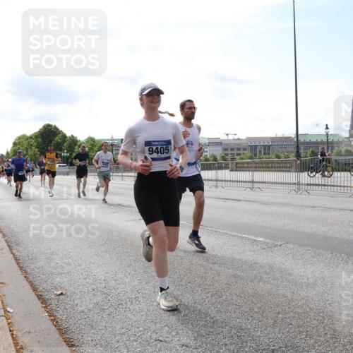 29.06.2025 - hella hamburg halbmarathon Lena Gebhardt http://msf.ph/oto/8312348 29.06.2025 10:12:22 Lombardsbrücke 9405, 68, 1062, 1249, 1610, 1785, 1790, 1850, 2661, 2963, 2964, 3182, 3248, 3262, 3746, 4453, 4499, 4554, 5150, 5166, 5176, 5597, 5598, 6822, 6871, 6966, 7014, 7474, 8971, 9253, 9254, 9405, 9705, 10409, 10581, 10685, 11509, 11525, 11537, 11581, 11917, 12456, 13171, 13542, 13566, 13816, 14060, 14196, 14313, 14540, 14863, 14868, 15137, 15369, 16379, 16473, 16976, 18178, 18261, 18395, 18429, 18493, 18655 meine-sportfotos.de