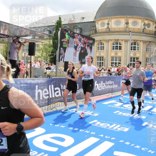 29.06.2025 - hella hamburg halbmarathon Michael Strokosch http://msf.ph/oto/8312363 29.06.2025 10:58:46 Ziel 1319, 2656, 2840, 5675, 6592, 8322, 8929, 10943, 11605, 11846, 12862, 13512, 13694, 13880, 14266, 14902, 15197, 16189, 17839, 18587 meine-sportfotos.de