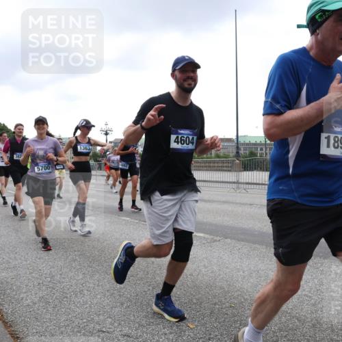 29.06.2025 - hella hamburg halbmarathon Lena Gebhardt http://msf.ph/oto/8312390 29.06.2025 10:47:01 Lombardsbrücke 382, 5700, 1363, 9092, 4604, 1892, 1831, 1073, 1185, 1286, 1363, 1371, 1375, 1593, 1607, 1704, 1720, 1961, 1999, 2162, 2211, 2320, 2327, 2537, 2555, 2556, 2665, 2981, 3277, 3406, 3407, 3469, 3734, 3823, 4184, 4202, 4239, 4296, 4342, 4355, 4483, 4604, 5111, 5114, 5700, 5796, 5953, 6485, 6496, 6740, 6879, 7073, 7412, 7430, 7431, 7767, 7827, 8131, 8477, 8486, 8553, 8684, 8706, 8967, 9691, 10230, 13969, 14261, 15852, 16882, 16987 meine-sportfotos.de