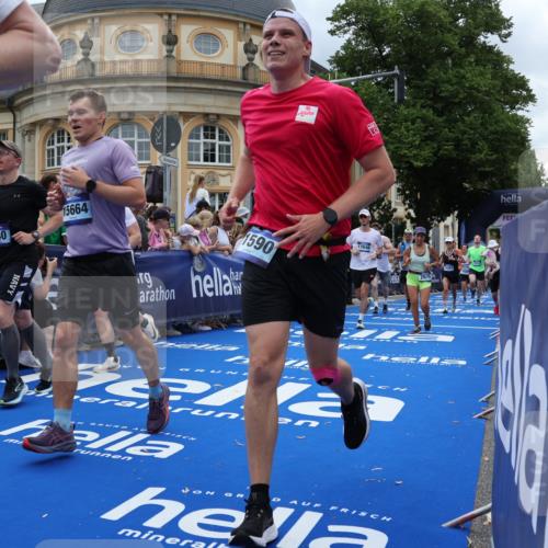 29.06.2025 - hella hamburg halbmarathon Strokosch-Dieckow http://msf.ph/oto/8312392 29.06.2025 10:57:16 Ziel 1387, 1877, 2417, 2676, 4167, 4940, 5926, 6272, 8585, 9450, 9577, 9884, 9934, 10383, 11590, 11612, 12014, 12590, 13664, 13750, 14139, 15110, 15229, 15664, 16625, 16830, 17160, 17660, 17779, 17848, 17993, 19184 meine-sportfotos.de