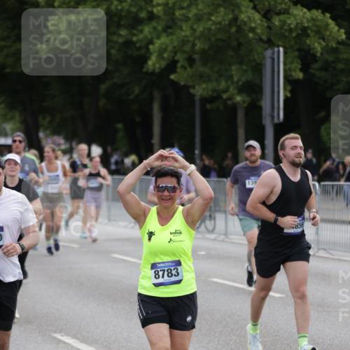 29.06.2025 - hella hamburg halbmarathon Jannik Wohlers http://msf.ph/oto/8312401 29.06.2025 10:38:34 Lombardsbrücke 1232, 1390, 1451, 2524, 2534, 3307, 3745, 3927, 4257, 4320, 4410, 4964, 6062, 6112, 6611, 7263, 7589, 8367, 8457, 8783, 9455, 9708, 9974, 9977, 10072, 10554, 10604, 10696, 11059, 12028, 12092, 12410, 12722, 13060, 13922, 14557, 14558, 14856, 16335, 16388, 16841, 16883, 17313, 18050, 18504 meine-sportfotos.de