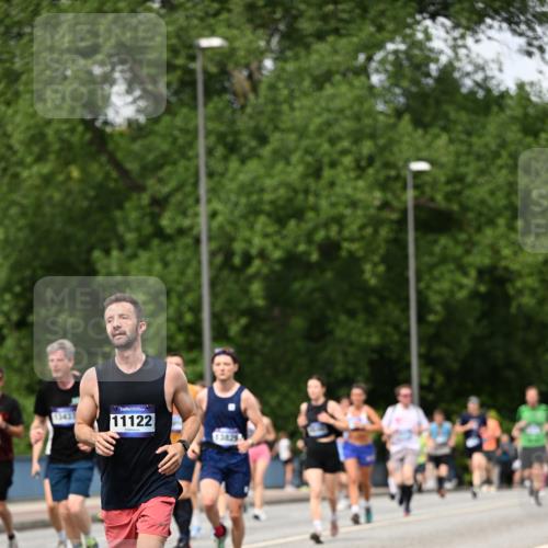 29.06.2025 - hella hamburg halbmarathon Dr. Thomas Lammeyer http://msf.ph/oto/8312420 29.06.2025 10:38:35 Kennedybrücke 1025, 1705, 1787, 2276, 2376, 2464, 2496, 2510, 2511, 2801, 3145, 3420, 3829, 4479, 4540, 4942, 5609, 6034, 6105, 6109, 6574, 6718, 6727, 6843, 7324, 7329, 7644, 8021, 8202, 8282, 8589, 9094, 9379, 9448, 9514, 10007, 10564, 10674, 11122, 11245, 11432 meine-sportfotos.de