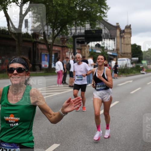 29.06.2025 - hella hamburg halbmarathon Yannick Fuchs http://msf.ph/oto/8312430 29.06.2025 10:50:38 20KM 1583, 1955, 2034, 2083, 2741, 3413, 3836, 4152, 4940, 5418, 5492, 5570, 6399, 6416, 6835, 7037, 7716, 8393, 8542, 8652, 8669, 8825, 9488, 9727, 9820, 9884, 9907, 9934, 10093, 10212, 10665, 11083, 11212, 12014, 12348, 12440, 12523, 12590, 12712, 13394, 13666, 13691, 13750, 14139, 14408, 14588, 14678, 14867, 15097, 15407, 15431, 15695, 15712, 16113, 16121, 16257, 16261, 16634, 16679, 17268, 17660, 17993, 18208, 18652, 18719, 18899, 19091, 19184 meine-sportfotos.de