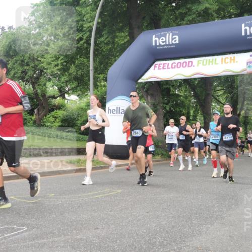 29.06.2025 - hella hamburg halbmarathon KatJ http://msf.ph/oto/8312439 29.06.2025 10:44:52 Zwischen KM18-KM19 1611, 2282, 2806, 2840, 6595, 7856 meine-sportfotos.de