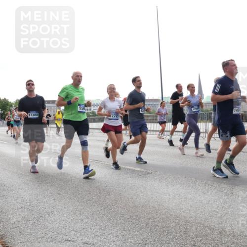 29.06.2025 - hella hamburg halbmarathon Lena Gebhardt http://msf.ph/oto/8312498 29.06.2025 10:37:20 Lombardsbrücke 556, 434, 17688, 5192, 17388, 1420, 127, 2272, 1022, 1253, 1276, 1337, 1339, 1488, 1490, 1597, 1819, 1952, 1954, 2016, 2031, 2072, 2104, 2272, 2480, 2486, 2640, 3127, 3165, 3633, 3714, 3895, 4097, 4347, 4733, 5146, 5171, 5186, 5224, 5538, 5560, 5640, 5786, 5790, 5940, 6172, 6359, 6584, 6804, 6821, 6955, 7085, 7124, 7202, 7235, 7544, 7707, 7777, 7823, 8007, 8257, 8258, 8315, 8758, 8811, 8843, 9054, 9055, 9524, 12123, 12472, 12824, 16680 meine-sportfotos.de